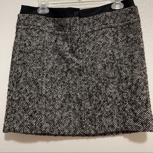 Ann Taylor Loft Knee Length Career Skirt l Color Black l Size 8 - Picture 2 of 15